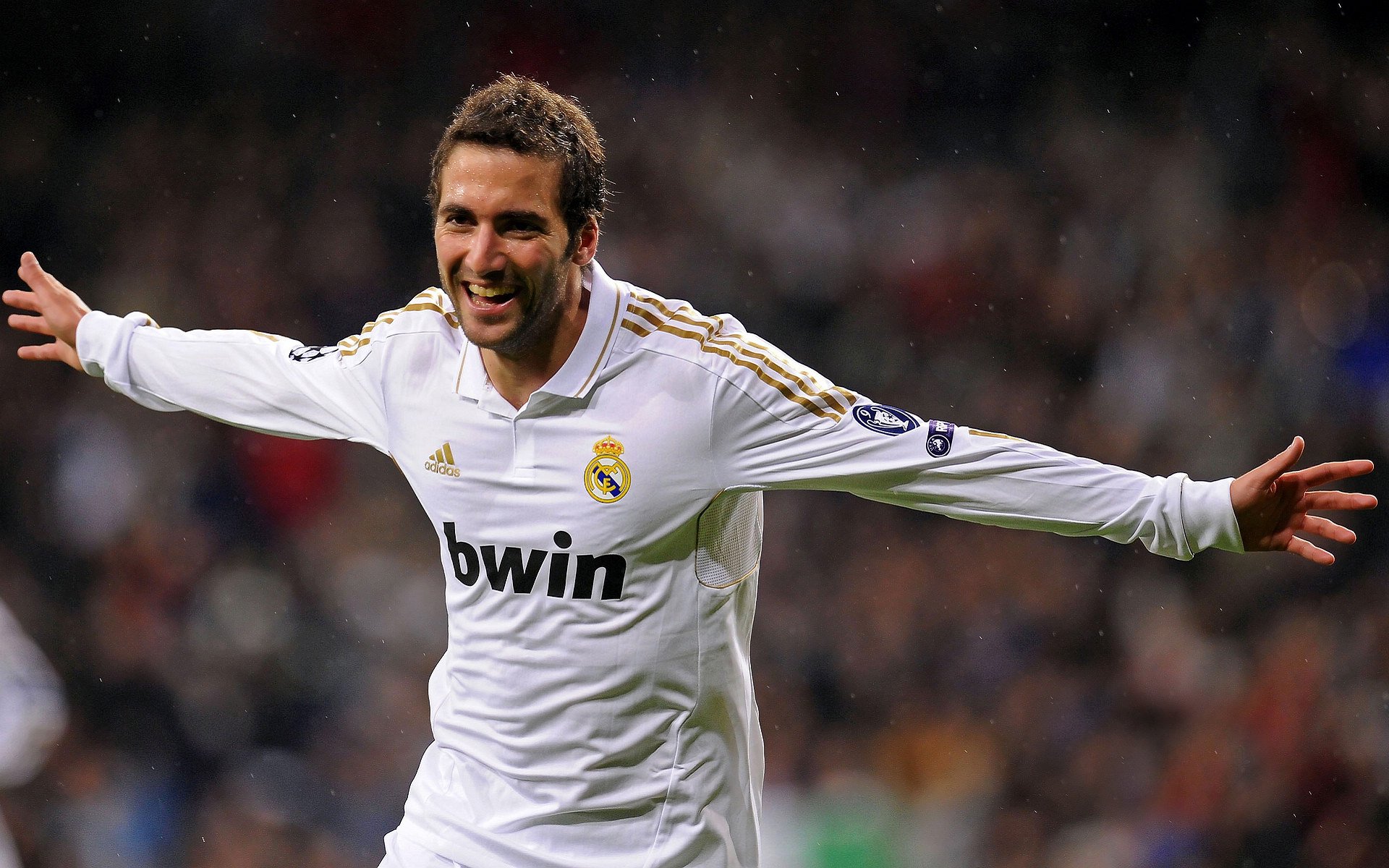 欧洲足坛实力对较，球星展现顶尖水平，欧洲足球球星